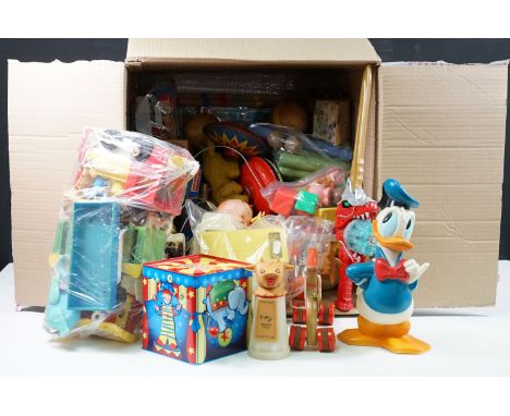 Collection of vintage toys to include boxed wooden jigsaw puzzles, boxed Star Wars jigsaw puzzle, wooden block puzzle, Fisher