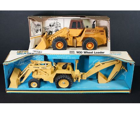 Two boxed ERTL diecast models to include 820 Giant Ford Tractor / Loader Backhoe and 1/16 CASE Wheel Loader, diecast both ex 