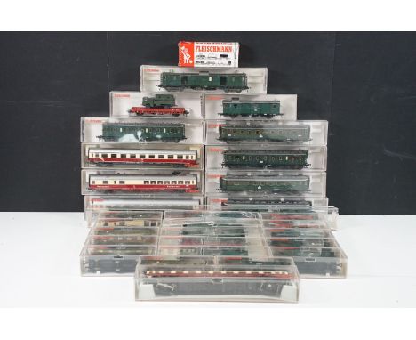 32 Cased / boxed Fleischmann HO gauge items of rolling stock to include 5087, 5085, 5084, 5082, 5083, 5086, 5160, 5222, 5169,