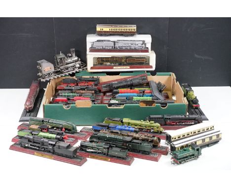 Hornby OO gauge 0-6-0 GWR 8751 locomotive (a/f) and 3 x Triang / Hornby coaches along with 29 Collectable Model Locomotive mo