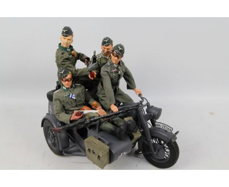 Dragon  - 21st Century Toys - An unboxed 1:6 scale 21st Century Toys German WW2 motorcycle and sidecar combination with four 