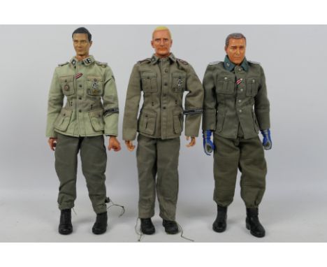 Blue Box - Dragon / DiD - Three unboxed 1:6 scale WW2 German SS Officer action figures. Two of the figures are stamped Blue B