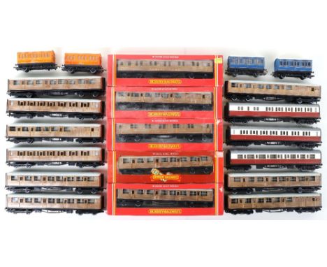 Quantity of 00 Gauge Hornby Railways Coaches, boxed: R.413 LNER 1st Class Sleeping car, R.431 LNER 1st class sleeping car, 2 