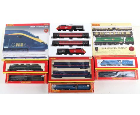 Hornby 00 gauge trains sets and locomotives, R2369 The Golden Arrow set with BR 4-6-2 Battle of Britain locomotive and tender