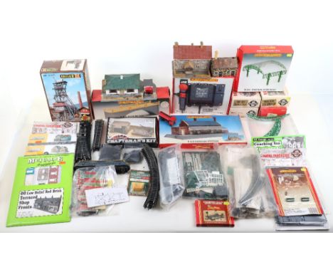 00 Gauge Station Buildings and other Accessories, including Hornby R.418 Dunster Station construction kit, R.334 Station over