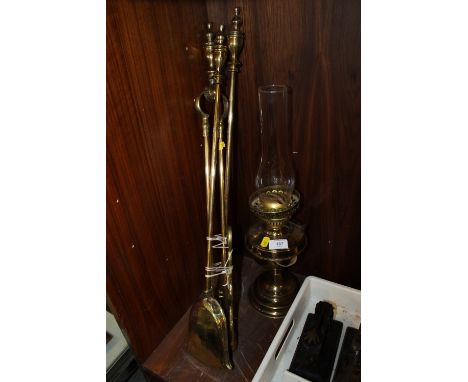A BRASS OIL LAMP TOGETHER WITH A BRASS COMPANION SET