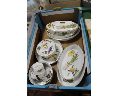 A TRAY OF ROYAL WORCESTER EVESHAM  CHINA
