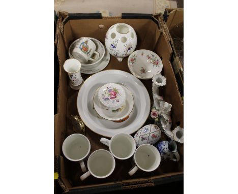 A TRAY OF CERAMICS TO INCLUDE ROYAL WORCESTER, WEDGWOOD, AYNSLEY ETC