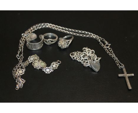 A QUANTITY OF SILVER & WHITE METAL JEWELLERY TO INC A GATE BRACELET