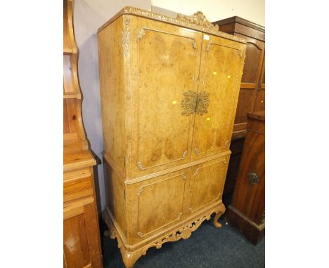 A LIGHT WALNUT DRINKS CABINET 