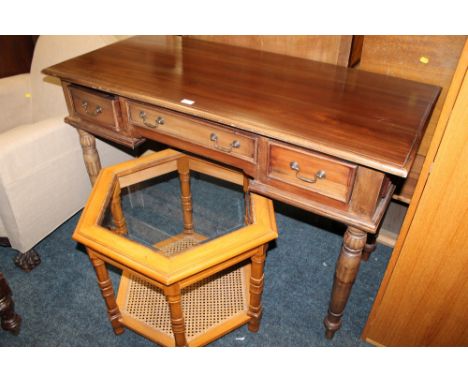 A LARGE SIDE TABLE/DESK TOGETHER WITH A GLASS TOPPED LAMP TABLE  (2)