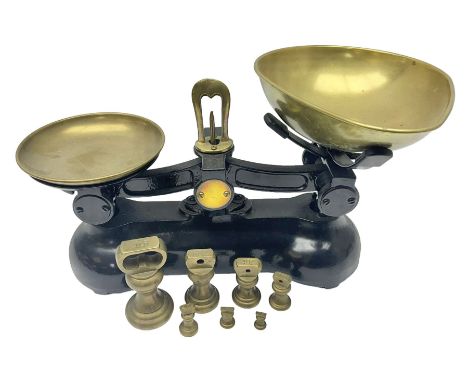 Cast iron kitchen scales and weights, L30cm
