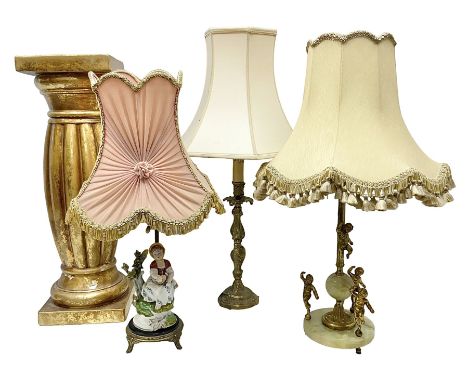 Green onyx and gilt metal table lamp decorated with puttos, together with gilt jardiniere stand and two other table lamps, st