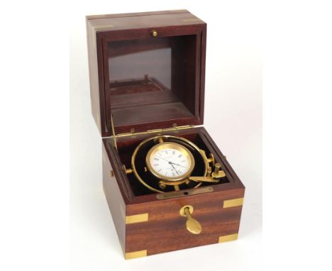 SCHIFFSUHR, Marine Chronometer-Nachbau, Herst Junghans, Quarz, Messinglunette und -gehäuse, entspr. kardanische Aufhängung, T
