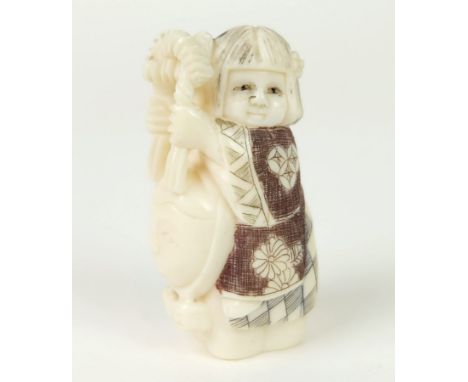 NETSUKE, Japan, "Bein", geschnitzt, schwarz/ braun akzentuiert, Frau auf Fabelwesen mit menschlichem Gesicht reitend, Meister