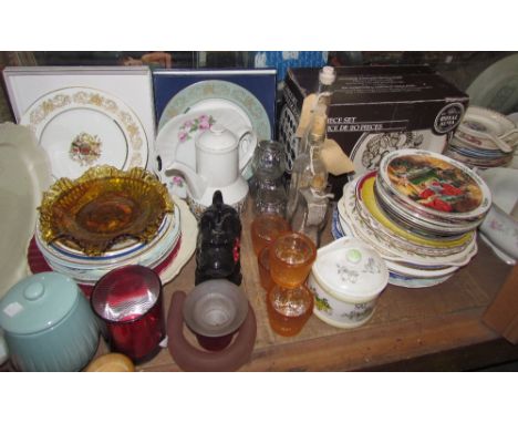 Assorted collectors plates together with a Royal Alma 20 piece dinner set, tea light holders, glasswares etc