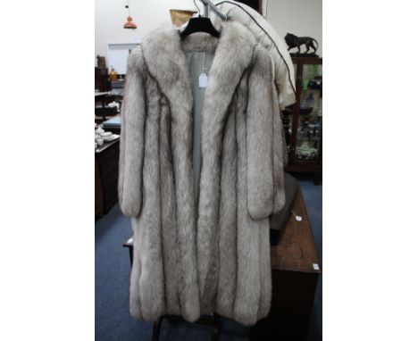 A WHITE FUR LONG COAT 