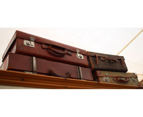 FOUR VARIOUS VINTAGE SUITCASES