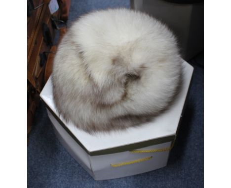 A VINTAGE MITZI LORENZ FUR HAT in a hexagonal Harrods box