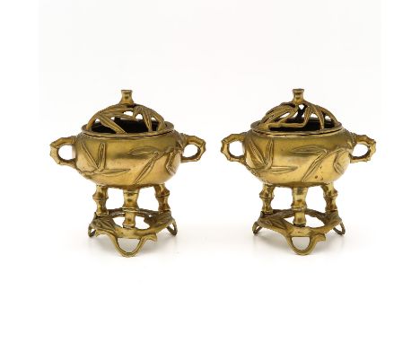 Tripod censers on base with cover, bamboo decor, 19 cm. tall. 
