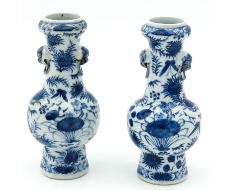 Decorated with birds, flowers, and butterflies, temple lion handles, marked Kangxi, 20 cm. tall. 