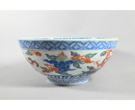 A Japanese polychrome wucai style bowl, Meiji/Taisho period, late 19th or early 20th century, painted in polychrome enamels a