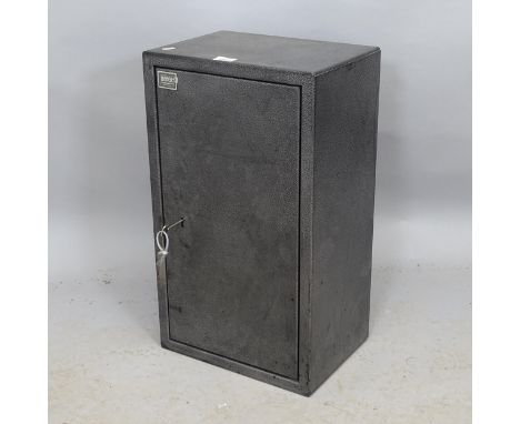 A metal gun / ammunition cabinet, with key. 36cm x 62cm x 25cm