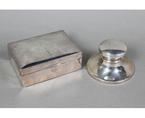 An Indian silver cigarette box, Warner brothers, Delhi (1938 presentation inscription) to/w a capstan inkwell,&nbsp;W I Broad