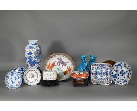 A small collection of 18th century and later Chinese ceramics including a blue and white vase painted with guardian lions, la