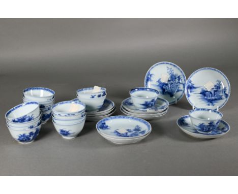 Twenty-eight pieces of 18th century Chinese blue and white 'Nanking Cargo' porcelain, seventeen tea bowls, 3.5 cm high and el