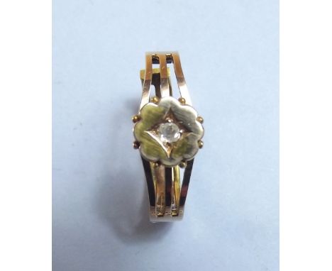An Edwardian gold scarf clip set diamond - unmarked 5.3g - clip a/f