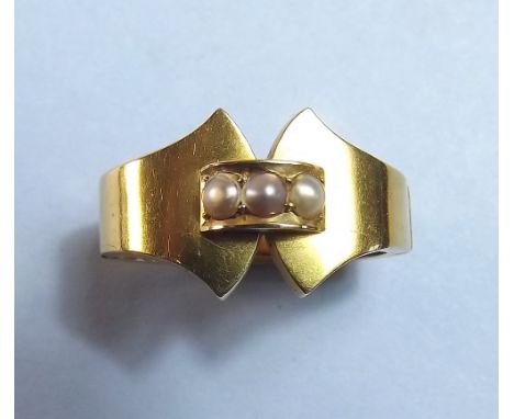 A Victorian 18 carat gold scarf clip set three seed pearls - unmarked but tested, 5g