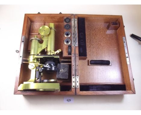 A 19th century E Leitz Wetzlar microscope No 9089 - cased