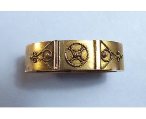 A Victorian 9 carat gold scarf clip with applied decoration 4.5g