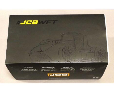 together with Specialist Collectors Editions 1:32 Scale 3185 Fastrac and ICX Skid Steer (all E boxes E) (3)