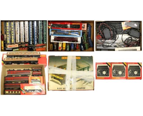 Hornby R383 Gordon the Big Blue Engine (E box G), Mallard (G-E box F-P, lacks identifying label), three other locomotives, a 