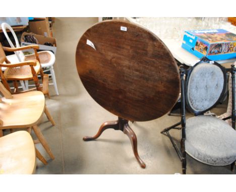 A Georgian mahogany circular tilt-top occasional table on tripod base AF