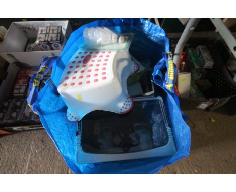 A Peppa Pig step stool, badminton shuttlecocks, artistic clock, rotary grater etc.