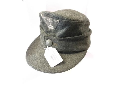 WW2 Third Reich Waffen SS Einheitsfeldmütze M43 field cap. Machine sewn very late war screen printed trapezoid insignia to fr