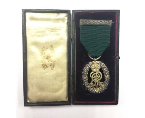 Edward VII Territorial  Decoration in hallmarked Silver complete with Oakleaf pattern suspension bar and ribbon and in origin