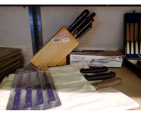 Quantity of mixed knives. All electrical items in this lot have been PAT tested for safety and have passed. This does not con