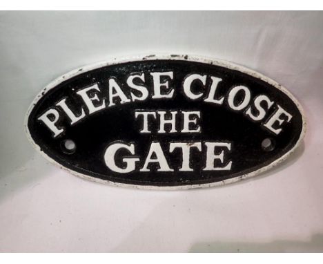 Cast iron Please Close The Gate sign. UK P&amp;P Group 1 (£16+VAT for the first lot and £2+VAT for subsequent lots) 