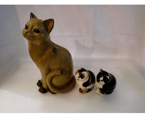 Carved wooden cat and a cat Cruet. UK P&amp;P Group 2 (£20+VAT for the first lot and £4+VAT for subsequent lots) 
