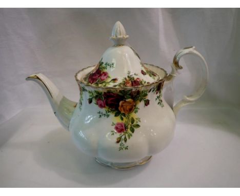 Royal Albert Old Country Roses teapot. UK P&amp;P Group 2 (£20+VAT for the first lot and £4+VAT for subsequent lots) 