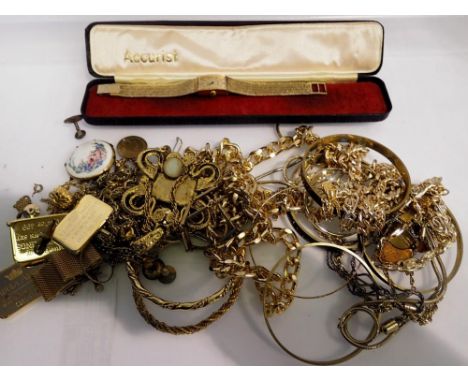 Collection of yellow metal jewellery. UK P&amp;P Group 1 (£16+VAT for the first lot and £2+VAT for subsequent lots) 