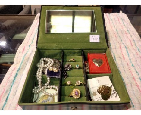 Jewellery box and contents. UK P&amp;P Group 1 (£16+VAT for the first lot and £2+VAT for subsequent lots) 