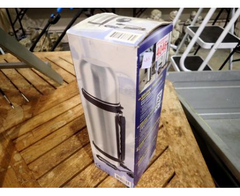 Stainless steel insulated flask, plug in car lighter socket. UK P&P Group 2 (£20+VAT for the first lot and £4+VAT for subsequ