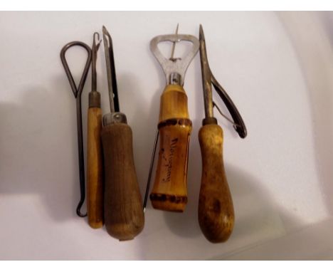 Small quantity of rug making  hand tools. UK P&amp;P Group 1 (£16+VAT for the first lot and £2+VAT for subsequent lots) 