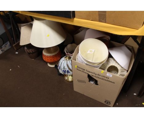 A LARGE QUANTITY OF LAMPS & LAMP SHADES A/F