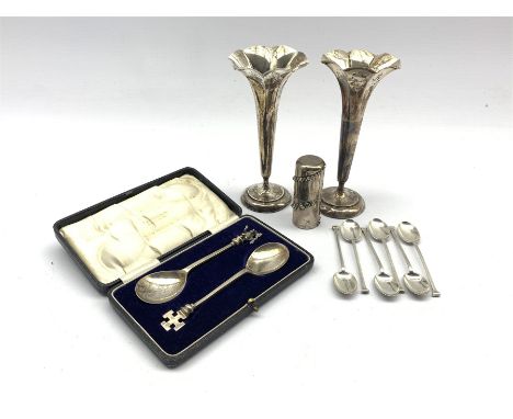  Pair of silver Winchester presentation spoons with Trusty Servant and St Cross finials Chester 1929/30, cased, pair of silve